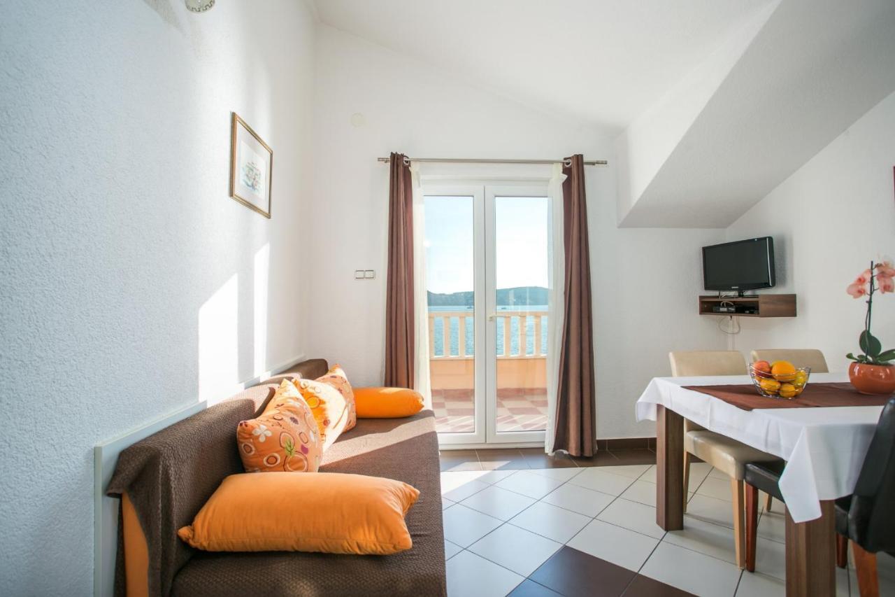 Kaja - Right Next To The Beach Trogir Exteriör bild