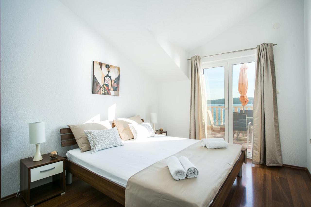 Kaja - Right Next To The Beach Trogir Exteriör bild