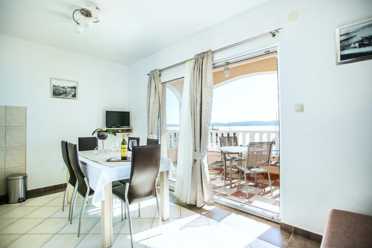 Kaja - Right Next To The Beach Trogir Exteriör bild