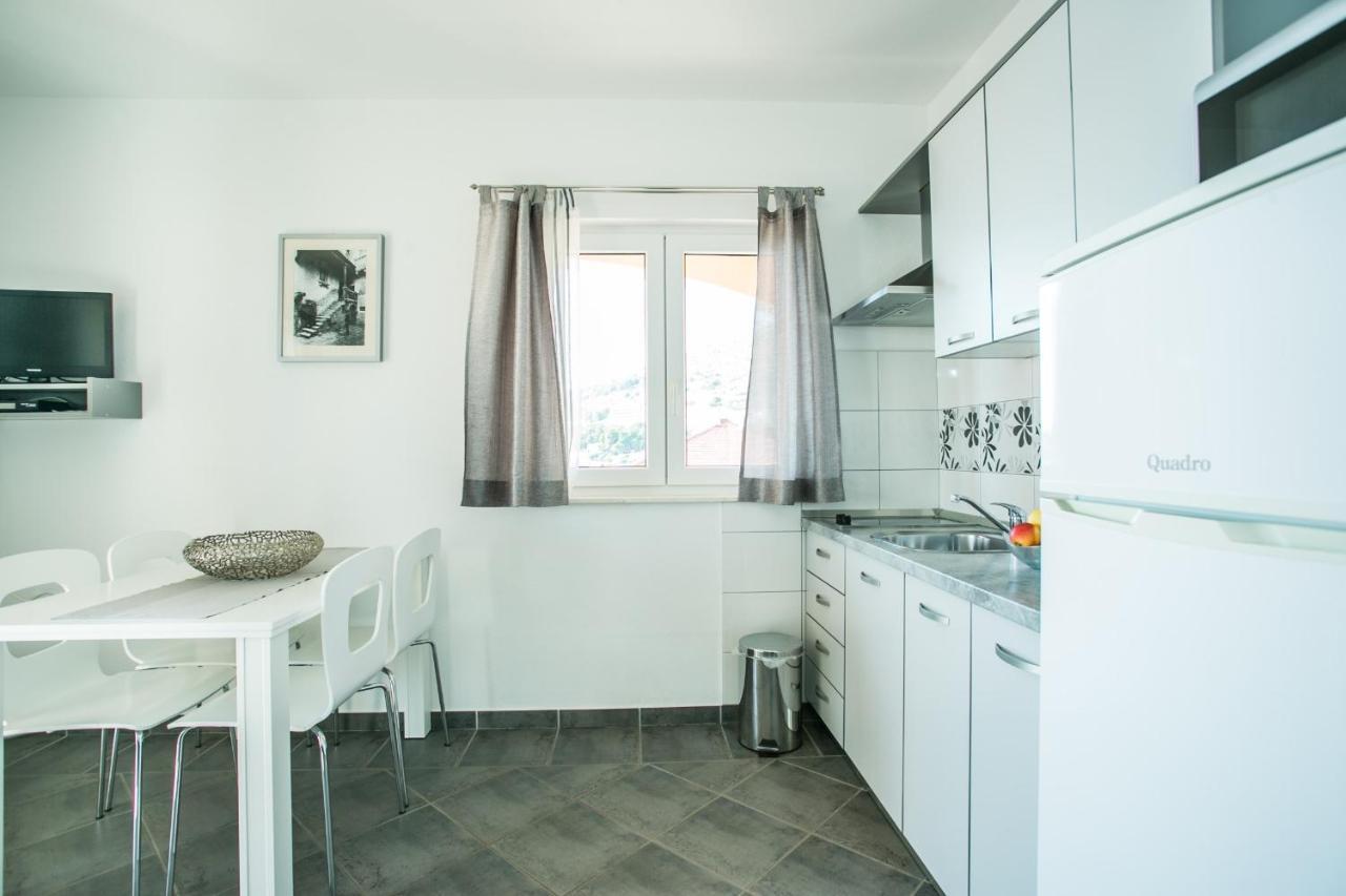 Kaja - Right Next To The Beach Trogir Exteriör bild