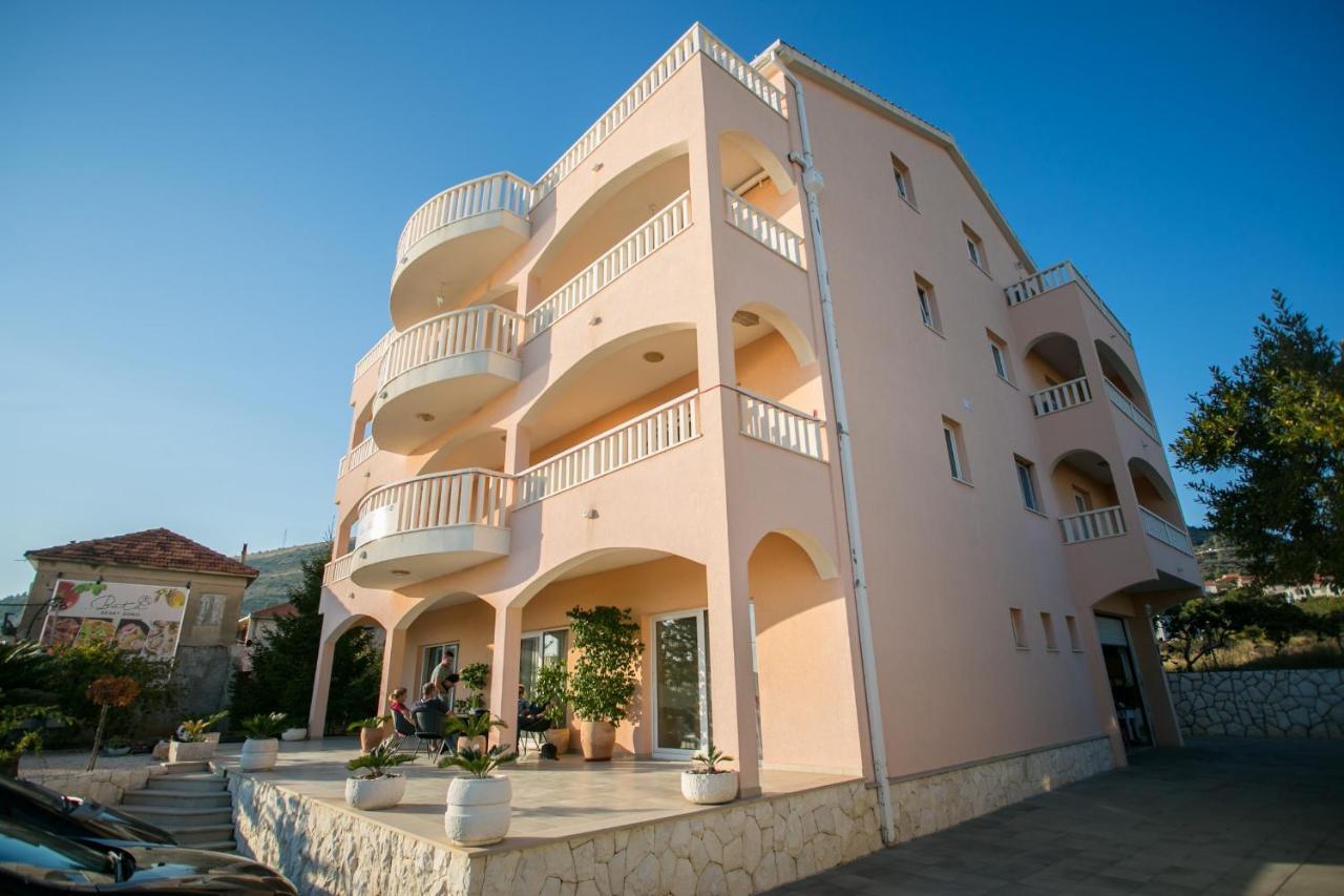 Kaja - Right Next To The Beach Trogir Exteriör bild
